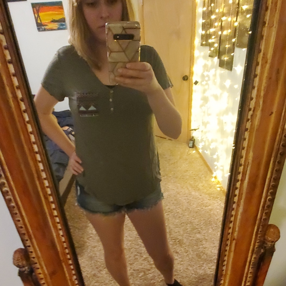Tee shirt with pocket